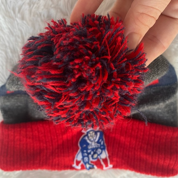 NEW ERA • Rare New England Patriots Sideline Knit Hat Pom Beanie - Picture 11 of 16